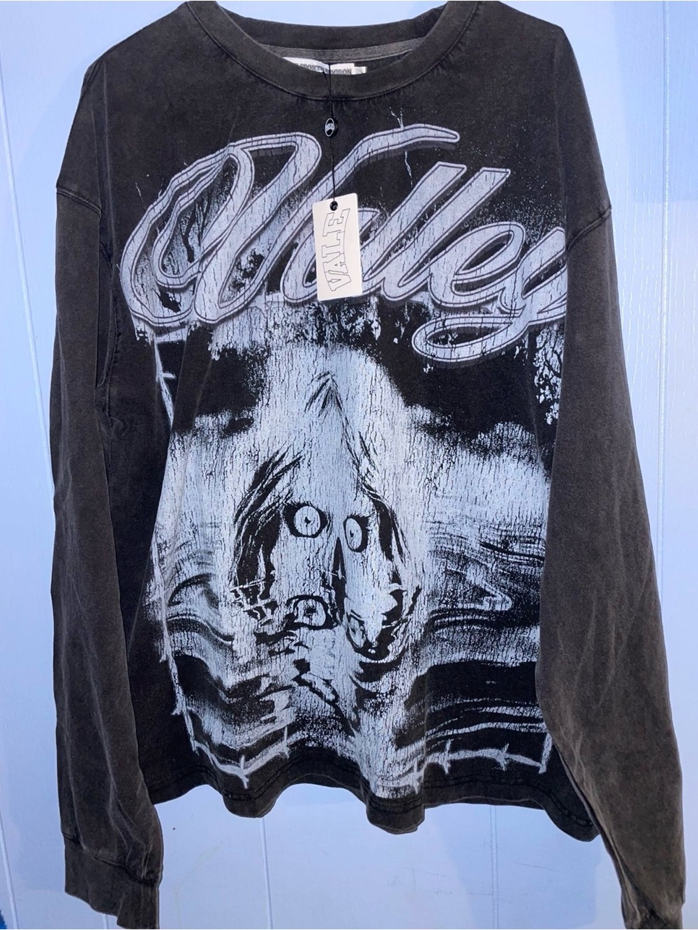 Vale lives vintage river monster long sleeve shirt